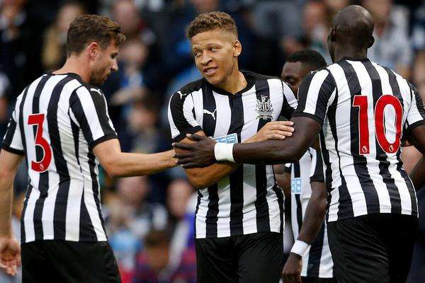  曼联防线漏洞百出主场憾平劲旅遭质疑